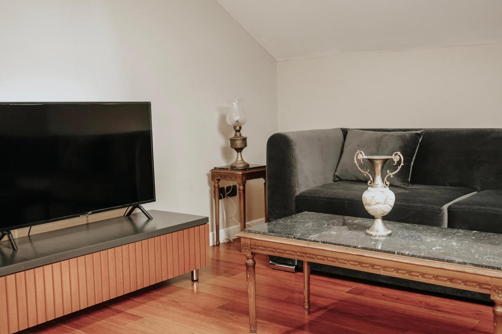 Residenza Monun Boutique Hotel Тирана Екстер'єр фото