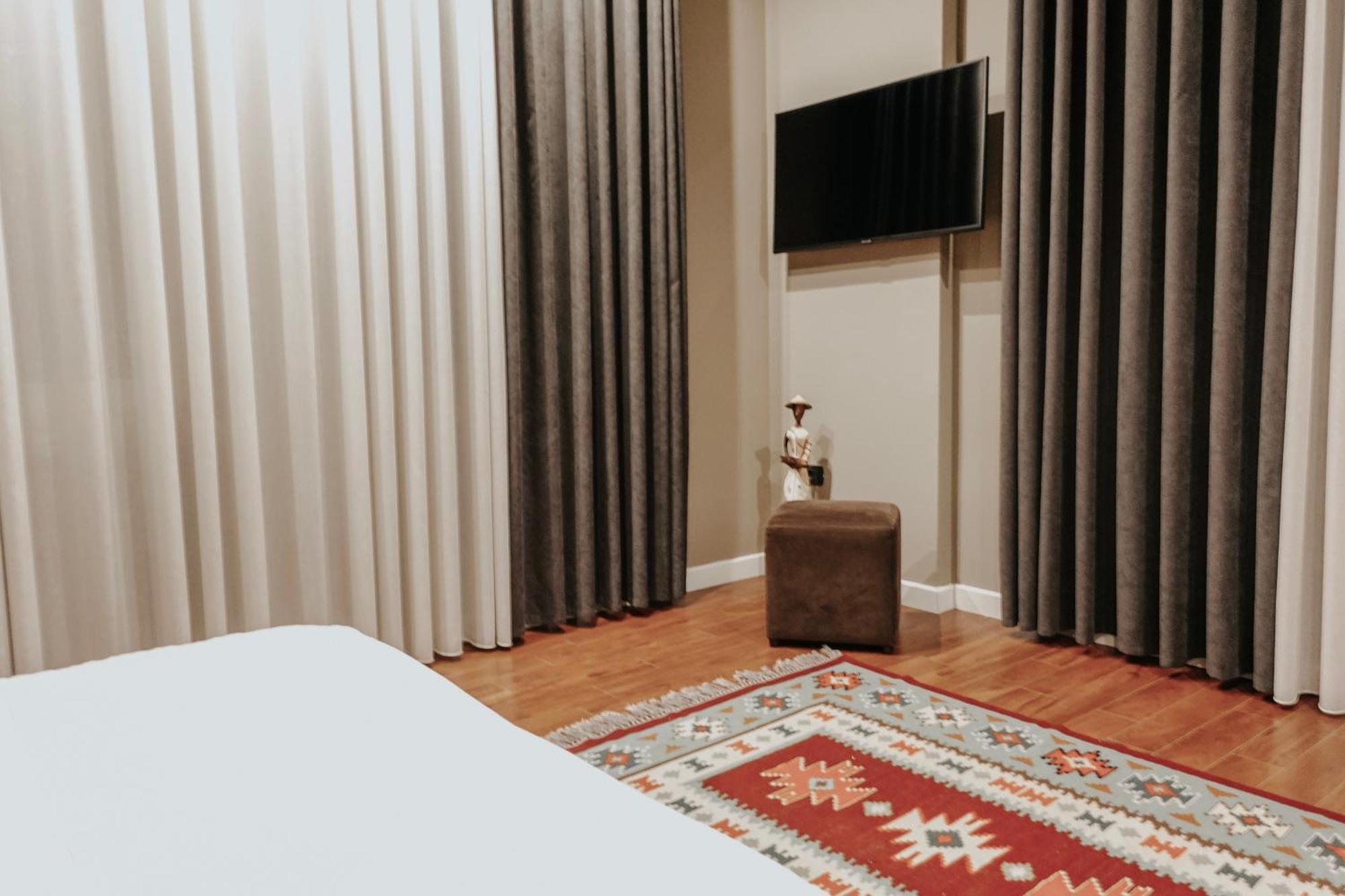 Residenza Monun Boutique Hotel Тирана Екстер'єр фото